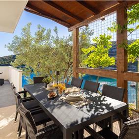 6 Bedroom Waterfront Villa with Pool in Uvala Ljubljeva near Trogir, Sleeps 12-13